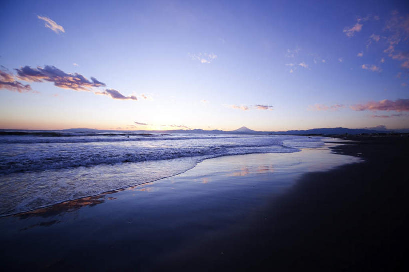 无人,横图,室外,白天,正面,旅游,度假,日出,海浪,海洋,美景,沙滩,太阳,神奈川,日本,亚洲,阴影,光线,沙子,影子,海岸,景观,浪花,云,云朵,朝霞,晨曦,黎明,沙地,神奈川县,云彩,娱乐,蓝色,白云,蓝天,天空,阳光,自然,海水,天,享受,休闲,景色,放松,自然风光,海景,东亚,本州,关东地方,本州岛,日本国,大海,风浪,海,海水的波动,海滩,近岸浪,涌浪,朝阳,彩图,破晓