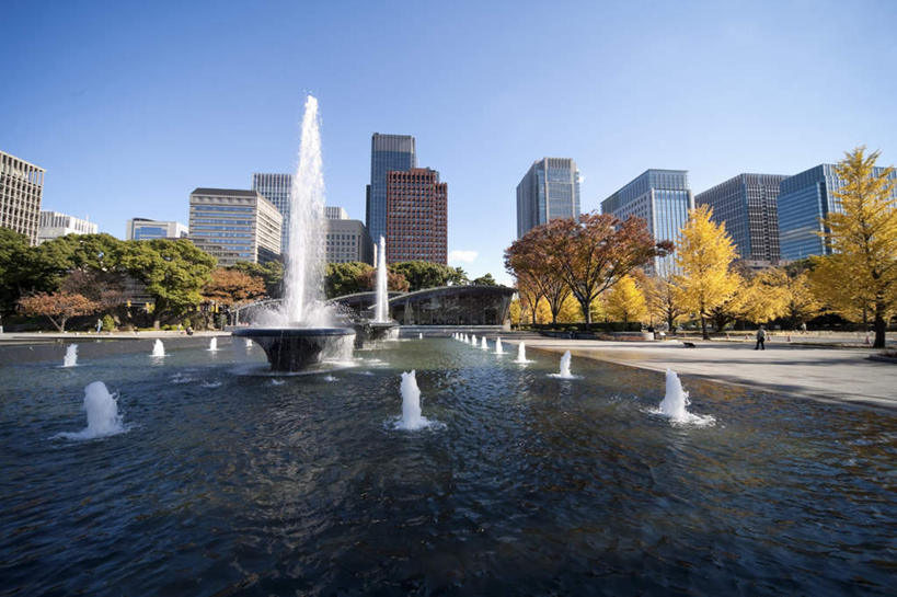 无人,高楼大厦,横图,室外,白天,正面,旅游,度假,草地,草坪,美景,水,植物,大厦,建筑,摩天大楼,喷泉,东京,日本,亚洲,阴影,波纹,飞溅,溅,光线,液体,影子,景观,水滴,云,云朵,云彩,文化,娱乐,水珠,草,树,树木,蓝色,绿色,白云,蓝天,水纹,天空,阳光,自然,波浪,天,品味,享受,休闲,景色,放松,生长,成长,喷洒,自然风光,水景,东亚,本州,关东地方,本州岛,日本国,东京都,美观,设计,彩图,大楼,高层建筑,高楼,摩天楼