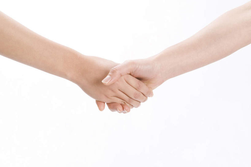 东方人,手,两个人,伙伴,朋友,握手,摸,横图,室内,特写,白天,白色背景,正面,友谊,合作,团队,亚洲,双手,抚摸,黄种人,手部,战略,摄影,影棚,联合,合谋,配合,协作,年轻女性,女人,女性,亚洲人,搀手,触摸,接触,拉手,手搀手,手拉手,手牵手,手握手,半身,彩图,影棚拍摄,拍摄