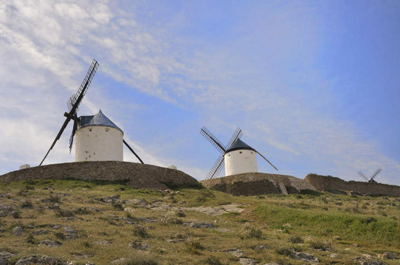 无人,横图,室外,白天,仰视,旅游,度假,农业,风力发电机,草地,草坪,美景,植物,风车,西班牙,欧洲,一排,环保,朦胧,模糊,整齐,景观,云,云朵,云彩,娱乐,设备,草,排列,蓝色,绿色,白云,蓝天,天空,自然,天,享受,休闲,机械,景色,放松,能源,晴朗,资源,风力机,队列,南欧,自然风光,利用,低碳,西班牙王国,卡斯蒂利亚,卡斯蒂利亚拉曼查,卡斯蒂利亚拉曼恰,孔苏埃格拉,拉曼查,拉曼恰,晴空,彩图,低角度拍摄