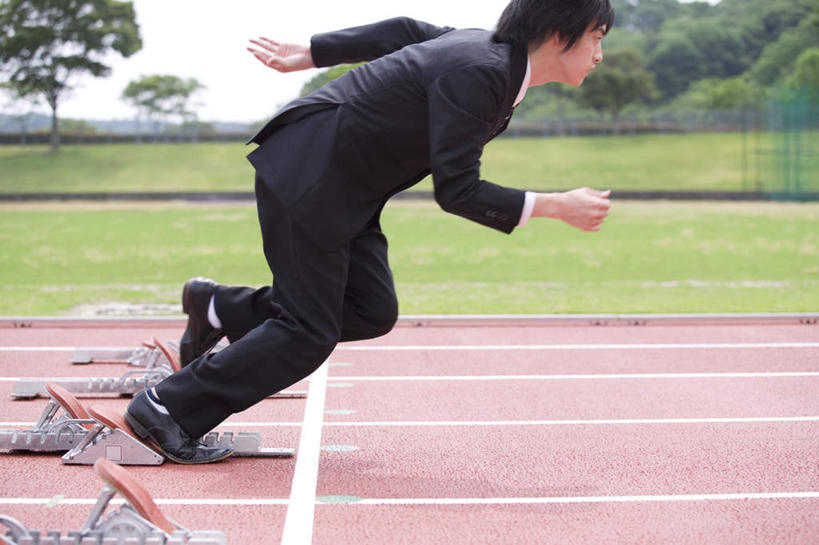 东方人,一个人,商务人士,商务男性,起跑线,起点,跑,横图,室外,白天,侧面,衬衫,锻炼,运动,草地,草坪,植物,亚洲,仅一个男性,仅一个人,套装,开始,朦胧,模糊,起跑器,跑道,黄种人,草,树,树木,仅一个年轻男性,绿色,自然,生长,成长,商务装,助跑器,工薪阶层,起始,体育,男人,男性,年轻男性,亚洲人,白领,上班族,跑步,半身,彩图,衬衣,健身,起跑点