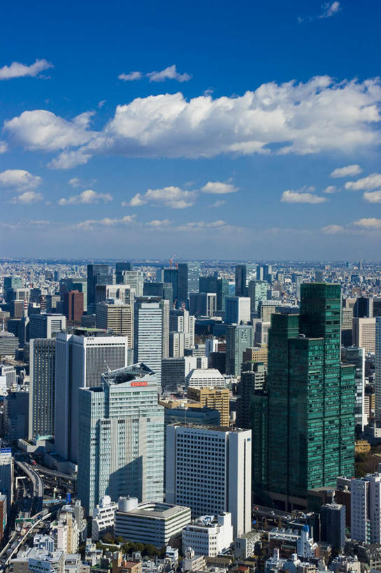 无人,高楼大厦,竖图,俯视,航拍,室外,白天,度假,美景,城市风光,城市,大厦,建筑,摩天大楼,东京,日本,亚洲,朦胧,模糊,景观,云,云朵,云彩,娱乐,建设,蓝色,白云,蓝天,天空,天,享受,休闲,景色,放松,晴朗,鸟瞰,东亚,本州,关东地方,本州岛,日本国,东京都,晴空,彩图,高角度拍摄,大楼,高层建筑,高楼,摩天楼