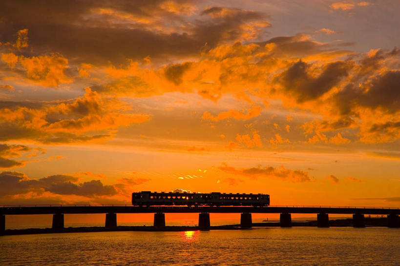 无人,横图,室外,白天,正面,旅游,度假,美景,日落,沙滩,火车,日本,亚洲,朦胧,模糊,沙子,海岸,景观,晚霞,霞光,云,云朵,轨道,交通,铁轨,沙地,云彩,娱乐,车,蓝色,白云,蓝天,天空,自然,黄昏,交通工具,天,一列,享受,休闲,景色,彩霞,放松,运输,晴朗,自然风光,载具,东亚,本州,关东地方,本州岛,日本国,崎玉,崎玉县,海滩,晴空,夕阳,彩图