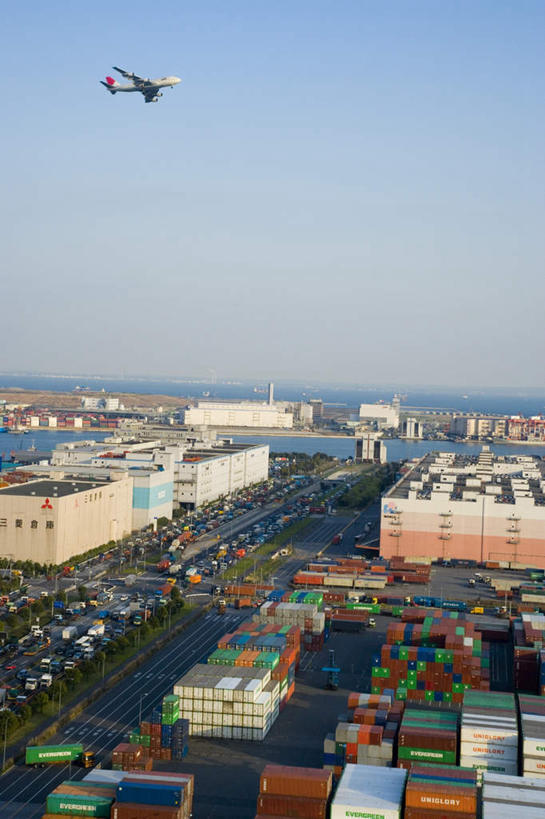 无人,工厂,竖图,俯视,航拍,室外,白天,海浪,海洋,飞机,汽车,东京,日本,亚洲,许多,浪花,云,云朵,集装箱,交通,云彩,航空,货柜,车,蓝色,白云,蓝天,天空,海水,箱子,交通工具,轿车,天,运输,晴朗,客机,鸟瞰,载具,海景,东亚,物流,本州,关东地方,本州岛,日本国,东京都,港区,大海,风浪,海,海水的波动,近岸浪,涌浪,晴空,彩图,高角度拍摄,工地,制造厂