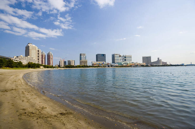 无人,高楼大厦,横图,室外,白天,正面,度假,海浪,海洋,美景,沙滩,植物,城市风光,城市,大厦,建筑,摩天大楼,东京,日本,亚洲,沙子,海岸,景观,浪花,云,云朵,建筑群,沙地,云彩,娱乐,建设,树,树木,蓝色,绿色,白云,蓝天,天空,自然,海水,天,享受,休闲,景色,放松,生长,晴朗,成长,海景,东亚,本州,关东地方,本州岛,日本国,东京都,港区,大海,风浪,海,海水的波动,海滩,近岸浪,涌浪,晴空,彩图,大楼,高层建筑,高楼,摩天楼
