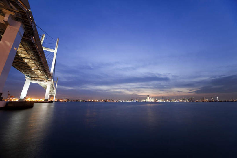 无人,高楼大厦,横图,室外,白天,仰视,度假,海浪,海洋,美景,日落,城市风光,城市,大桥,大厦,建筑,立交桥,摩天大楼,桥梁,神奈川,日本,亚洲,波纹,景观,浪花,晚霞,霞光,云,云朵,高架,建筑群,斜拉桥,桥,涟漪,神奈川县,云彩,娱乐,建设,跨海大桥,蓝色,白云,蓝天,水纹,天空,海水,黄昏,波浪,天,享受,休闲,景色,彩霞,放松,晴朗,海景,东亚,本州,关东地方,本州岛,日本国,水晕,大海,风浪,海,海水的波动,近岸浪,涌浪,晴空,夕阳,彩图,低角度拍摄,大楼,高层建筑,高楼,摩天楼