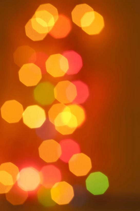 无人,竖图,室内,夜晚,正面,节能,照明,圣诞节,许多,节日,环保,朦胧,模糊,庆祝,装饰,彩灯,灯泡,文化,灯,节能灯,黄色,红色,绿色,灯具,庆典,能源,纪念,华丽,修饰,照亮,点缀,低碳,照明工具,衬托,美观,雅致,雅观,荧光灯,火焰灯泡,尖形灯泡,烛形灯泡,彩图