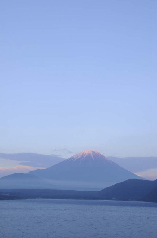 无人,竖图,室外,白天,正面,旅游,度假,火山,美景,日落,山,山脉,富士山,静冈县,日本,亚洲,朦胧,模糊,景观,山峰,晚霞,霞光,云,云朵,山峦,云彩,娱乐,蓝色,白云,蓝天,天空,自然,黄昏,群山,天,享受,休闲,景色,彩霞,放松,晴朗,自然风光,东亚,本州,本州岛,日本国,中部地方,静冈,山梨,山梨县,活火山,死火山,休眠火山,晴空,夕阳,彩图