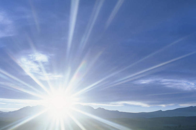 无人,横图,全景,室外,白天,仰视,旅游,度假,日出,美景,山,山脉,太阳,天际线,北海道,日本,亚洲,朦胧,模糊,地平线,景观,山峰,云,云朵,辽阔,地面,朝霞,晨曦,黎明,山峦,云彩,娱乐,蓝色,白云,蓝天,天空,阳光,自然,群山,天,享受,休闲,景色,放松,晴朗,一望无际,自然风光,延伸,东亚,日本国,天地相交,北海道地方,北海道岛,美瑛町,美瑛,朝阳,晴空,彩图,低角度拍摄,破晓,大雪山