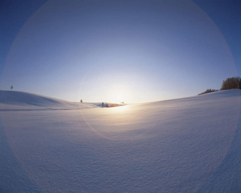 无人,横图,室外,白天,正面,旅游,度假,光晕,美景,雪,大雪,北海道,日本,亚洲,阴影,朦胧,模糊,光线,圆形,影子,地平线,积雪,景观,雪景,冬季,冬天,辽阔,地面,娱乐,蓝色,蓝天,天空,阳光,自然,天,享受,休闲,景色,放松,寒冷,晴朗,气象,一望无际,环形,自然风光,延伸,东亚,万里无云,日本国,天地相交,北海道地方,北海道岛,美瑛町,严寒,美瑛,日晕,太阳光晕,晴空,晴空万里,彩图