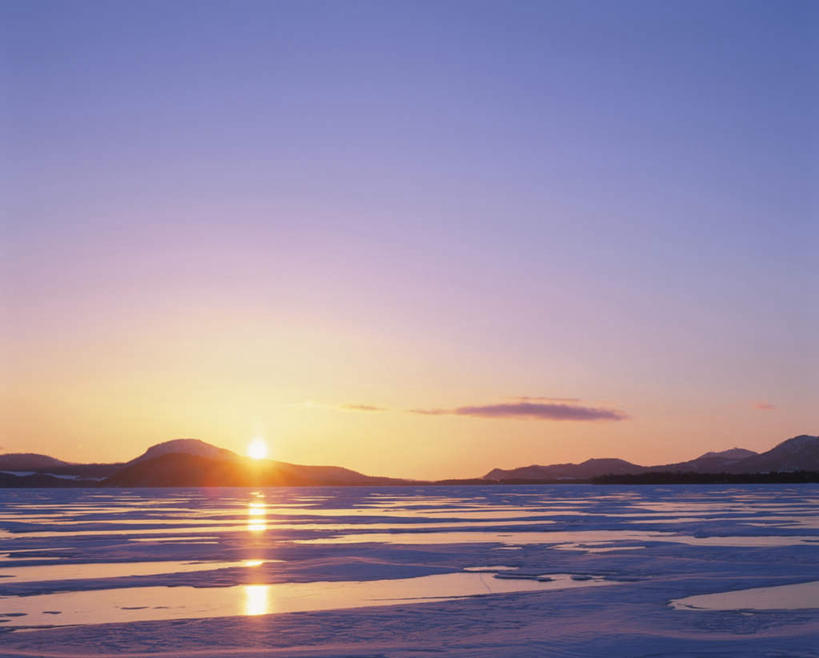 无人,横图,室外,白天,正面,旅游,度假,日出,山,山脉,太阳,雪,大雪,北海道,日本,亚洲,阴影,朦胧,模糊,光线,影子,积雪,山峰,雪景,云,云朵,冬季,冬天,朝霞,晨曦,黎明,山峦,云彩,娱乐,蓝色,白云,蓝天,天空,阳光,群山,天,享受,休闲,放松,寒冷,晴朗,东亚,日本国,北海道地方,北海道岛,严寒,朝阳,晴空,彩图,破晓