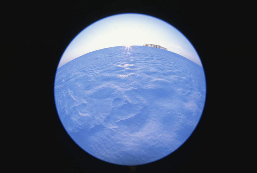 无人,横图,室外,白天,广角镜头,鱼眼镜头,仰视,旅游,度假,美景,雪,大雪,北海道,日本,亚洲,阴影,黑色背景,朦胧,模糊,光线,圆形,影子,圆环,积雪,景观,雪景,冬季,冬天,娱乐,蓝色,蓝天,天空,阳光,自然,天,享受,休闲,景色,放松,寒冷,晴朗,环形,自然风光,东亚,万里无云,日本国,北海道地方,北海道岛,美瑛町,严寒,美瑛,晴空,晴空万里,彩图,低角度拍摄