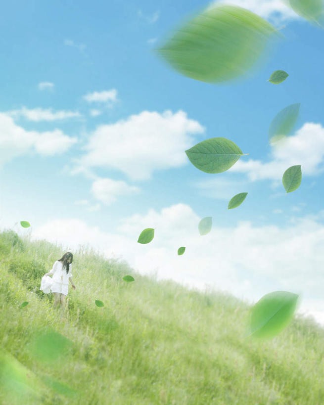 东方人,头发,一个人,坐,笑,微笑,露齿笑,竖图,室外,白天,正面,裙子,旅游,度假,草地,草坪,植物,叶子,亚洲,仅一个年轻女性,仅一个女性,仅一个人,阴影,连衣裙,飘扬,光线,影子,云,云朵,绿叶,云彩,注视,黄种人,娱乐,草,蓝色,绿色,白色,黑色,白云,蓝天,天空,阳光,天,观察,看,享受,休闲,嫩叶,放松,观看,察看,关注,浮荡,飘拂,漂荡,飘零,年轻女性,女人,女性,亚洲人,长发,叶,叶片,抬头,仰头,坐着,彩图,全身,飘荡