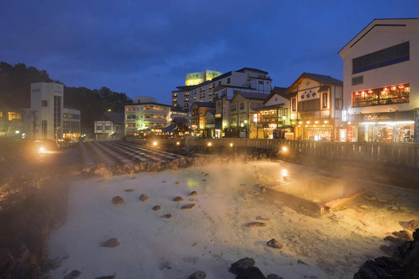 无人,家,横图,俯视,室外,夜晚,按摩,美容,旅游,度假,草地,草坪,美景,植物,雾,路灯,照明,日本,亚洲,护肤,阴影,沸腾,反射,蒸汽,影子,房屋,屋子,景观,灯光,水蒸气,娱乐,楼房,住宅,灯,草,树,树木,蓝色,绿色,蓝天,天空,自然,天,保养,享受,休闲,景色,放松,SPA水疗,保健,温泉浴场,生长,成长,照亮,照明设备,自然风光,东亚,养颜,本州,关东地方,本州岛,日本国,群马,群马县,蒸发,矿泉疗养地,彩图,高角度拍摄,水疗,房子