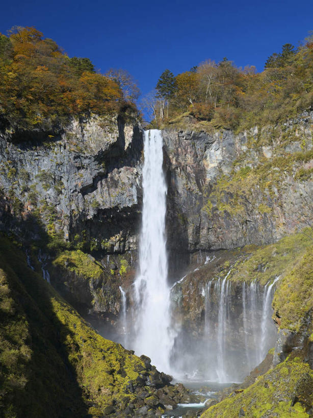 无人,竖图,室外,白天,仰视,旅游,度假,草地,草坪,美景,瀑布,森林,山,山脉,树林,水,植物,日本,亚洲,阴影,波纹,飞溅,溅,光线,液体,影子,景观,山峰,水滴,山峦,娱乐,水珠,草,树,树木,蓝色,绿色,蓝天,水纹,天空,阳光,自然,波浪,群山,天,享受,休闲,景色,放松,生长,晴朗,成长,喷洒,自然风光,东亚,本州,万里无云,关东地方,本州岛,日本国,栃木,栃木县,跌水,晴空,晴空万里,彩图,低角度拍摄
