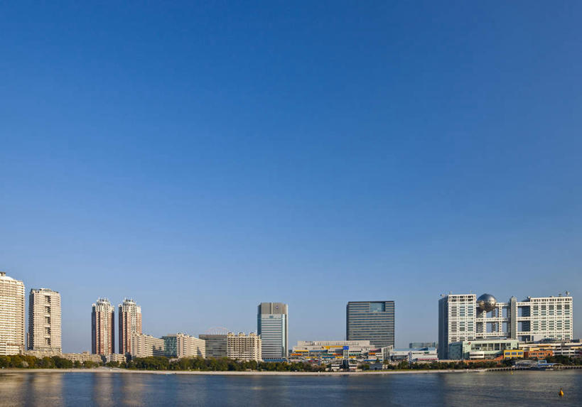 无人,高楼大厦,横图,全景,室外,白天,正面,度假,办公楼,海浪,海洋,美景,天际线,植物,城市风光,标志建筑,城市,大厦,地标,建筑,摩天大楼,写字楼,东京,日本,亚洲,景观,浪花,娱乐,建设,树,树木,蓝色,绿色,蓝天,天空,自然,海水,楼宇,天,享受,休闲,商务楼,景色,放松,生长,晴朗,成长,御台场,海景,东亚,本州,万里无云,关东地方,本州岛,日本国,东京都,东京港,台场,大海,风浪,海,海水的波动,近岸浪,涌浪,晴空,晴空万里,彩图,大楼,高层建筑,高楼,摩天楼