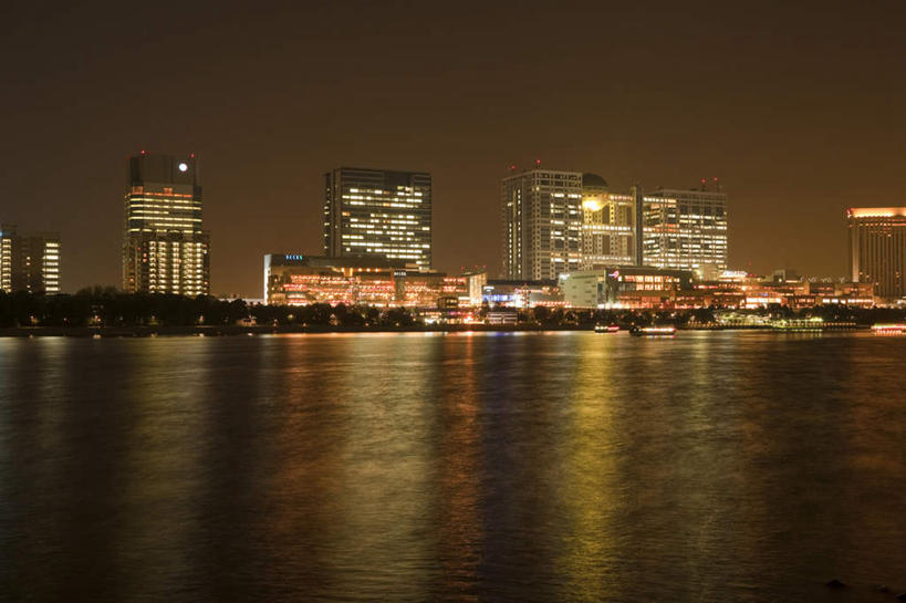 无人,高楼大厦,横图,全景,彩色,室外,夜晚,正面,度假,办公楼,海浪,海洋,美景,天际线,植物,城市风光,标志建筑,城市,大厦,地标,建筑,摩天大楼,霓虹灯,写字楼,夜景,东京,日本,亚洲,景观,浪花,灯光,七彩,娱乐,光源,建设,霓虹,灯,树,树木,蓝色,绿色,蓝天,天空,自然,海水,楼宇,天,享受,休闲,商务楼,景色,放松,生长,成长,御台场,照明设备,海景,东亚,本州,关东地方,本州岛,日本国,东京都,氖灯,东京港,台场,大海,风浪,海,海水的波动,近岸浪,涌浪,彩图,大楼,高层建筑,高楼,摩天楼