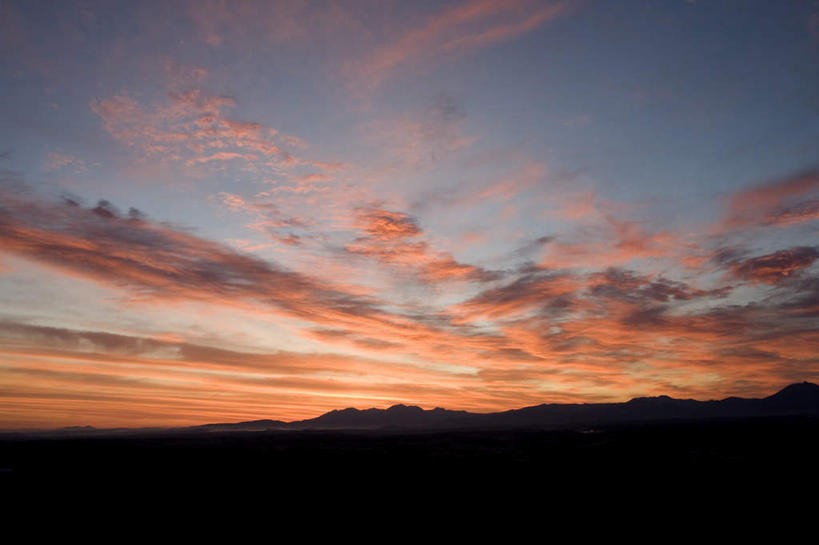 无人,横图,室外,白天,正面,旅游,度假,草地,草坪,石头,美景,日落,山,山脉,植物,北海道,日本,亚洲,石子,地平线,景观,山顶,山峰,晚霞,霞光,辽阔,地面,山峦,娱乐,草,树,树木,绿色,自然,黄昏,群山,享受,休闲,广阔,景色,彩霞,放松,生长,成长,一望无际,自然风光,延伸,东亚,沉积岩,日本国,天地相交,北海道地方,北海道岛,无边无际,一马平川,颠峰,极峰,水成岩,石块,岩石,夕阳,彩图