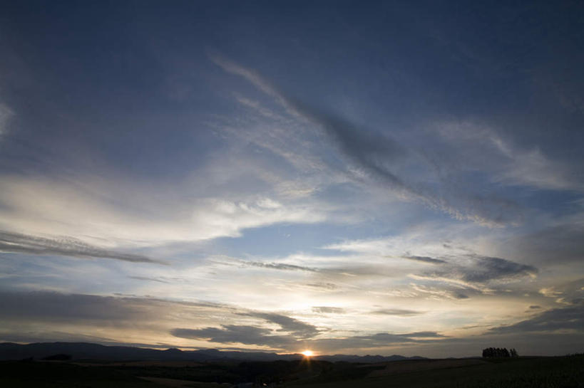 无人,横图,室外,白天,正面,旅游,度假,石头,美景,日落,山,山脉,北海道,日本,亚洲,石子,地平线,景观,山顶,山峰,晚霞,霞光,云,云朵,辽阔,地面,山峦,云彩,娱乐,蓝色,白云,蓝天,天空,自然,黄昏,群山,天,享受,休闲,广阔,景色,彩霞,放松,晴朗,一望无际,自然风光,延伸,东亚,沉积岩,日本国,天地相交,北海道地方,北海道岛,无边无际,一马平川,颠峰,极峰,水成岩,石块,岩石,晴空,夕阳,彩图