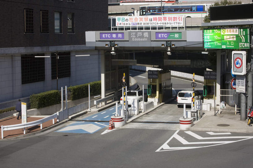 无人,横图,俯视,室外,白天,旅游,度假,美景,植物,道路,路,人行横道,公路,汽车,东京,日本,亚洲,阴影,光线,日文,标志,文字,影子,字符,景观,人行道,交通,娱乐,标识,车,树,树木,绿色,阳光,自然,交通工具,轿车,享受,休闲,景色,放松,生长,成长,自然风光,载具,人行横道线,东亚,本州,关东地方,本州岛,日本国,东京都,日语,斑马线,马路,彩图,高角度拍摄