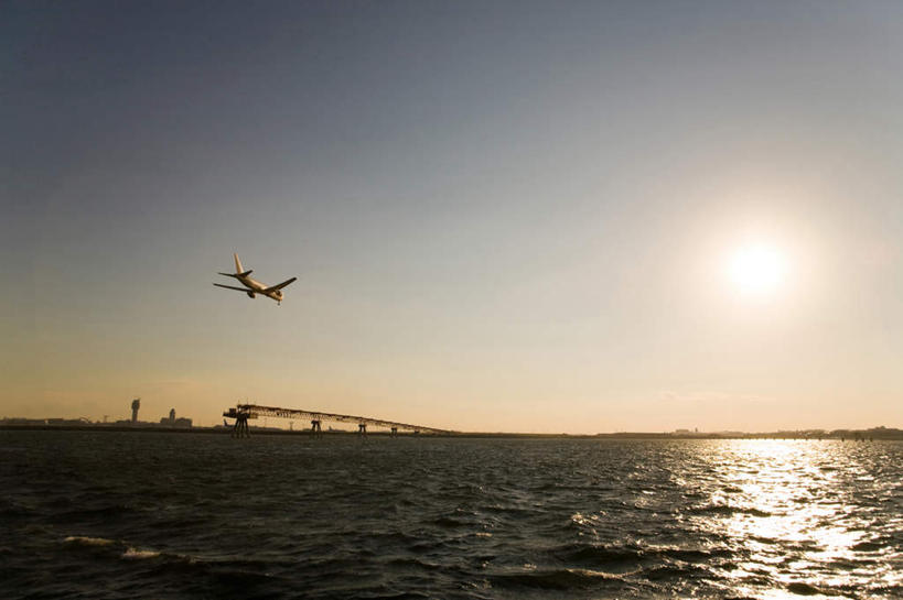 无人,横图,室外,白天,正面,旅游,度假,海浪,海洋,美景,日落,飞机,东京,日本,亚洲,景观,浪花,水平线,晚霞,霞光,辽阔,交通,海平线,娱乐,航空,自然,海水,黄昏,交通工具,享受,休闲,广阔,景色,彩霞,放松,运输,一架,一望无际,客机,自然风光,载具,海景,东亚,本州,关东地方,本州岛,日本国,东京都,无边无际,一马平川,大海,风浪,海,海水的波动,近岸浪,涌浪,夕阳,彩图,水天相接,水天一线