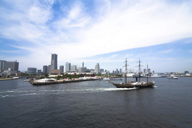 无人,高楼大厦,横图,全景,室外,白天,正面,度假,办公楼,海浪,海洋,美景,天际线,植物,城市风光,标志建筑,城市,大厦,地标,建筑,轮船,摩天大楼,写字楼,船,神奈川,日本,亚洲,一艘,波纹,飞溅,溅,液体,景观,浪花,水滴,云,云朵,神奈川县,云彩,娱乐,建设,水珠,树,树木,蓝色,绿色,白云,蓝天,水纹,天空,自然,海水,船尾波,楼宇,交通工具,波浪,天,享受,休闲,商务楼,景色,放松,生长,晴朗,成长,喷洒,自然风光,载具,海景,东亚,本州,关东地方,本州岛,日本国,大海,风浪,海,海水的波动,近岸浪,涌浪,晴空,彩图,大楼,高层建筑,高楼,摩天楼