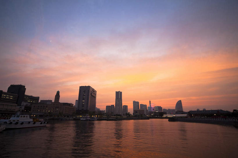 无人,高楼大厦,横图,室外,白天,正面,度假,办公楼,海浪,海洋,美景,日落,城市风光,标志建筑,城市,大厦,地标,建筑,摩天大楼,写字楼,神奈川,日本,亚洲,景观,浪花,晚霞,霞光,横滨,横滨市,神奈川县,娱乐,建设,蓝色,蓝天,天空,海水,黄昏,楼宇,天,享受,休闲,商务楼,景色,彩霞,放松,海景,东亚,本州,首府,关东地方,本州岛,日本国,大海,风浪,海,海水的波动,近岸浪,涌浪,夕阳,彩图,大楼,高层建筑,高楼,摩天楼