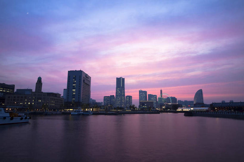 无人,高楼大厦,横图,彩色,室外,白天,正面,度假,办公楼,海浪,海洋,美景,日落,城市风光,标志建筑,城市,大厦,地标,建筑,摩天大楼,霓虹灯,写字楼,神奈川,日本,亚洲,景观,浪花,晚霞,霞光,灯光,七彩,横滨,横滨市,神奈川县,娱乐,光源,建设,霓虹,灯,蓝色,蓝天,天空,海水,黄昏,楼宇,天,享受,休闲,商务楼,景色,彩霞,放松,照明设备,海景,东亚,本州,首府,关东地方,本州岛,日本国,氖灯,大海,风浪,海,海水的波动,近岸浪,涌浪,夕阳,彩图,大楼,高层建筑,高楼,摩天楼