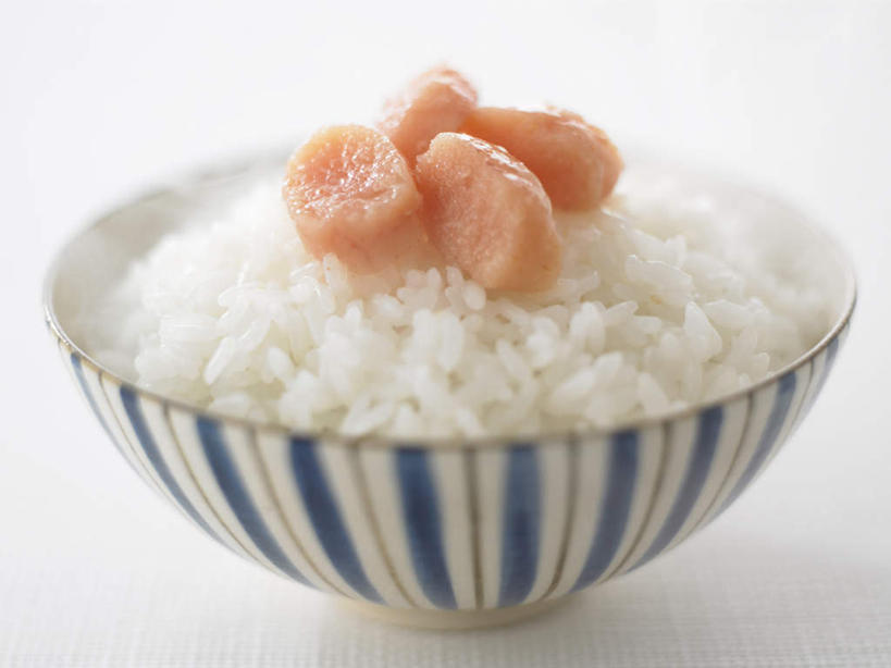 米饭,无人,横图,俯视,室内,特写,白天,白色背景,烹饪,桌面,桌子,一堆,堆叠,堆积,木制,陶瓷,谷类,谷物,鱼卵,日本料理,料理,食品,陶瓷制品,饭,米,鱼籽,大米,菜肴,美食,食物,一个,木制品,容器,碗,日式料理,日式,摄影,佳肴,影棚,单个,储藏,堆,五谷,储存,彩图,高角度拍摄,影棚拍摄,拍摄,贮存