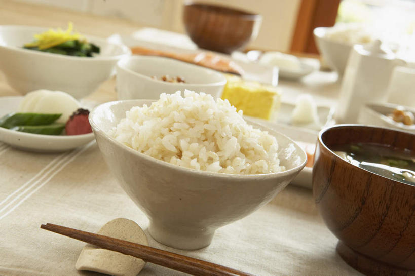 米饭,三文鱼,无人,横图,俯视,室外,特写,白天,烹饪,餐桌,桌子,鲑鱼,菠菜,黄瓜,餐具,切片,碟子,盘,陶瓷,日本料理,料理,食品,蛋卷,筷架,陶瓷制品,饭,筷枕,菜肴,美食,食物,盘子,容器,碟,碗,日式料理,日式,摄影,佳肴,影棚,餐台,储藏,筷子架,大马哈鱼,五谷,储存,撒蒙鱼,萨门鱼,冰海之皇,鲑,马哈鱼,麻哈鱼,大麻哈鱼,进餐用具,烹调用具,鹦鹉菜,鼠根菜,青瓜,角菜,胡瓜,红嘴绿鹦哥,赤根菜,菠薐菜,波斯草,彩图,高角度拍摄,影棚拍摄,拍摄,贮存