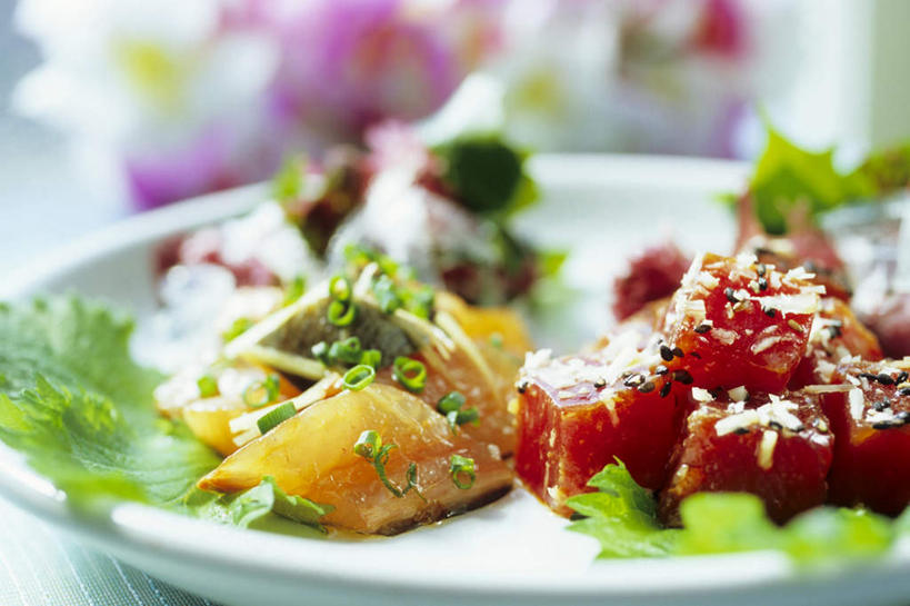 海鲜,无人,横图,俯视,室内,特写,白天,烹饪,餐桌,桌子,餐具,朦胧,模糊,碟子,盘,日本料理,料理,食品,鲭鱼,鲔鱼,水产,金枪鱼,菜肴,美食,海洋生物,食物,腌制,盘子,碟,日式料理,日式,佳肴,餐台,花池鱼,花鲱,花鳀,青花鱼,鲐鲅鱼,油胴鱼,吞拿鱼,水生动物,腌肉,海产品,水生物,海底动物,彩图,高角度拍摄