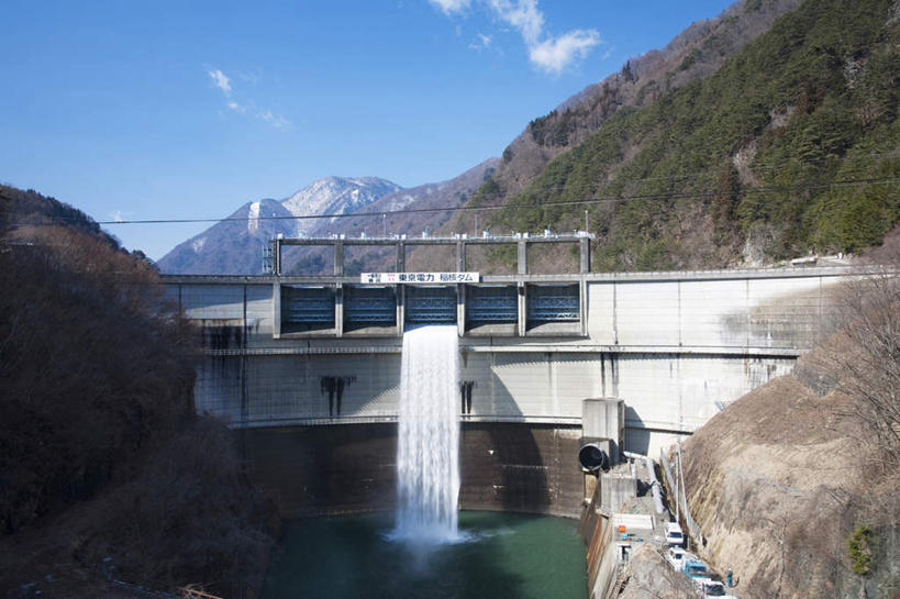 无人,横图,室外,白天,仰视,度假,灌溉,美景,瀑布,山,树林,水,植物,城市风光,城市,建筑,长野县,日本,亚洲,许多,蓄水,阴影,飞溅,溅,光线,日文,标志,文字,液体,影子,字符,景观,山峰,水滴,云,云朵,山峦,云彩,娱乐,标识,建设,大坝,水坝,水库,水珠,树,树木,蓝色,绿色,白云,蓝天,天空,阳光,天,享受,休闲,发电,景色,放松,生长,晴朗,成长,喷洒,东亚,坝,航运,本州,本州岛,日本国,中部地方,长野,日语,防洪,供水,水力发电,跌水,晴空,彩图,低角度拍摄