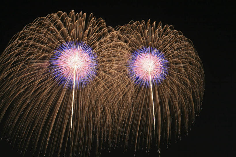 无人,横图,彩色,室外,特写,夜晚,仰视,度假,美景,城市风光,城市,烟火,长野县,日本,亚洲,黑色背景,光线,光泽,景观,光芒,照射,扩散,娱乐,焰火,发散,享受,休闲,闪耀,景色,放松,五颜六色,闪烁,礼花,照耀,光辉,东亚,本州,本州岛,日本国,中部地方,长野,花炮,礼花炮,毫光,烟花,彩图,低角度拍摄