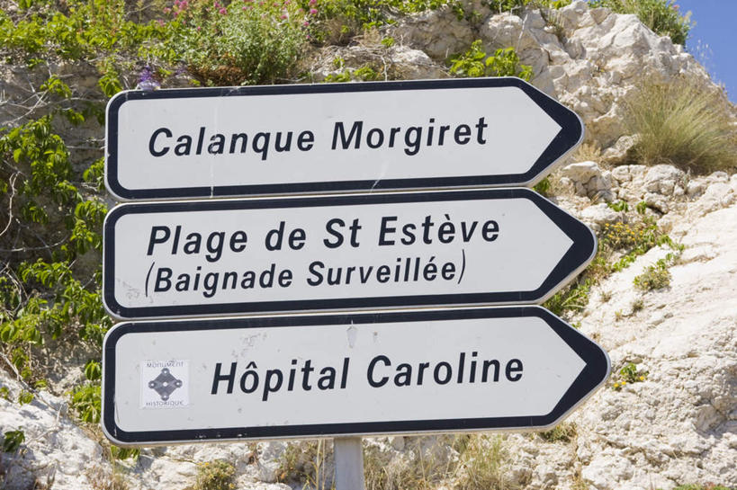 无人,横图,室外,特写,白天,正面,旅游,度假,马赛,石头,美景,植物,指示牌,法国,欧洲,三块,标志,石子,文字,字符,字母,景观,方向,娱乐,标识,箭头,树,树木,蓝色,绿色,白色,黑色,蓝天,天空,自然,天,享受,休闲,景色,放松,生长,晴朗,成长,指向,普罗旺斯,自然风光,万里无云,法兰西共和国,首府,簇,法兰西第五共和国,普罗旺斯省,石块,晴空,晴空万里,彩图