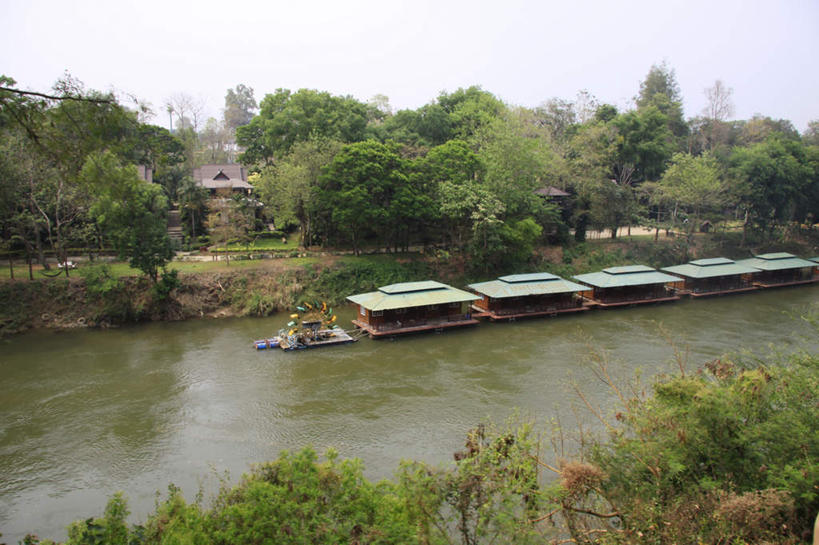 无人,家,横图,俯视,室外,白天,旅游,度假,湖,湖泊,美景,水,植物,别墅,城市风光,城市,建筑,轮船,船,泰国,亚洲,波纹,房屋,屋子,湖面,景观,水流,水面,公寓,建筑群,涟漪,岸,娱乐,建设,洋房,楼房,住宅,树,树木,蓝色,绿色,蓝天,水纹,天空,自然,交通工具,波浪,湖水,天,享受,休闲,景色,放松,东南亚,生长,晴朗,成长,载具,万里无云,首府,泰王国,水晕,北碧,北碧府,晴空,晴空万里,彩图,高角度拍摄,房子