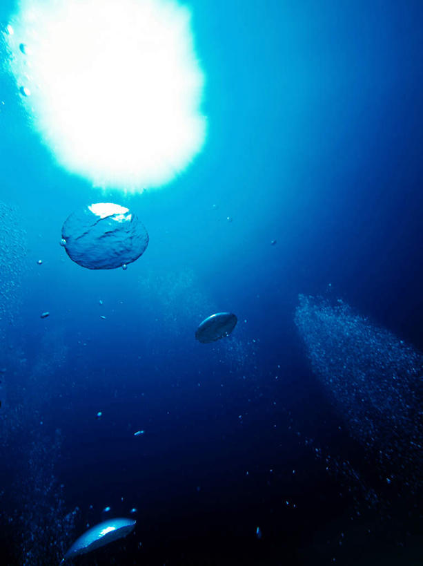 无人,竖图,室外,白天,仰视,旅游,度假,海浪,海洋,美景,帕劳,阴影,光线,影子,景观,浪花,娱乐,水泡,蓝色,阳光,自然,海水,泡泡,享受,休闲,景色,放松,太平洋,自然风光,海景,帕劳群岛,帛琉群岛,西太平洋,加罗林群岛,帕劳共和国,大海,风浪,海,海水的波动,近岸浪,涌浪,彩图,低角度拍摄