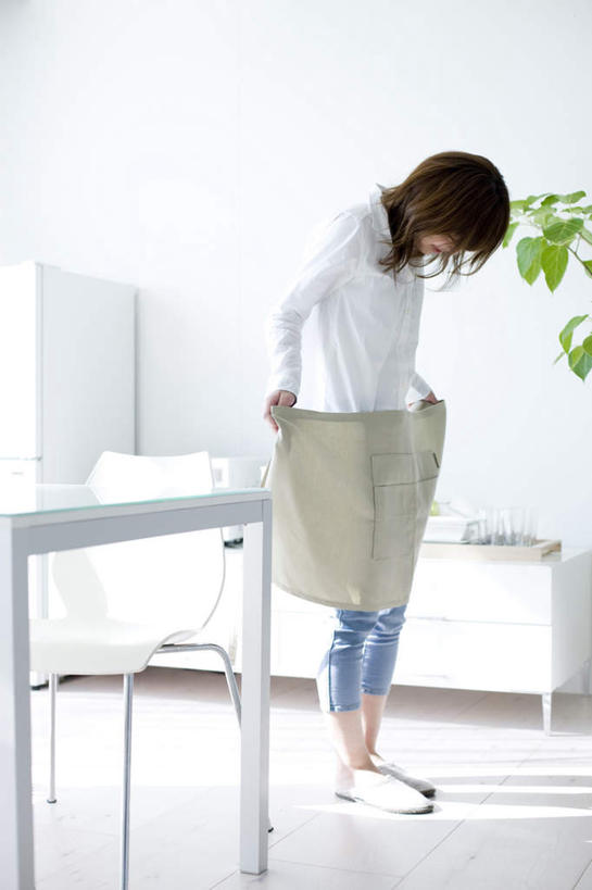 东方人,一个人,家庭主妇,餐厅,站,竖图,室内,白天,正面,植物,餐桌,杯子,椅子,托盘,亚洲,仅一个年轻女性,仅一个女性,仅一个人,阴影,服装,反射,瓷砖,地砖,盆栽,围裙,影子,木椅,盆景,茶几,注视,休闲装,黄种人,衣服,绿色,白色,灰色,自然,水杯,低头,观察,看,站着,休闲,休闲服,服饰,生长,成长,观看,察看,关注,年轻女性,女人,女性,亚洲人,茶杯,主妇,站立,彩图,全身