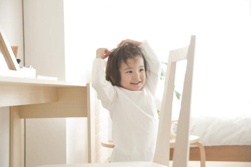 东方人,儿童,一个人,横图,室内,白天,正面,化妆,美容,纯洁,植物,床,地毯,镜子,卧室,椅子,闹钟,亚洲,仅一个女性,仅一个人,服装,装饰,时间,编织,反射,盆栽,时钟,手工艺品,木椅,墙,床单,盆景,织物,计时,注视,休闲装,黄种人,被子,墙壁,墙面,小孩,衣服,绿色,自然,边桌,化妆镜,工艺品,枕头,钟表,观察,看,仅一个小孩,休闲,休闲服,表,可爱,童年,童趣,服饰,单人床,生长,成长,化妆台,观看,华丽,修饰,点缀,镜像,察看,被单,镜面,关注,童真,烂漫,无邪,光学,衬托,美观,雅致,雅观,天真,女孩,女人,女性,亚洲人,孩子,钟,半身,彩图,睡房,卧房,女生