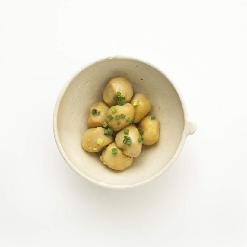 无人,方图,俯视,室内,特写,白天,白色背景,蔬菜,餐具,一堆,许多,堆叠,堆积,新鲜,葱,青葱,芋头,食品,食物,黄色,绿色,碗,摄影,有机食品,绿色食品,影棚,堆,青芋,进餐用具,烹调用具,芋艿,彩图,高角度拍摄,影棚拍摄,拍摄