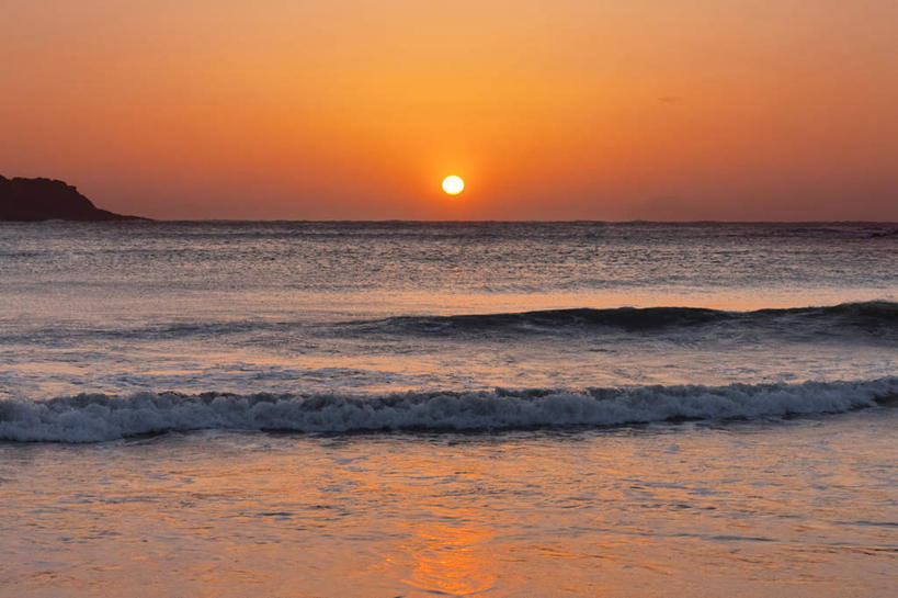 无人,横图,室外,白天,正面,旅游,度假,海浪,海洋,美景,日落,沙滩,静冈县,日本,亚洲,沙子,海岸,景观,浪花,水平线,晚霞,霞光,云,云朵,辽阔,海平线,沙地,云彩,娱乐,蓝色,白云,蓝天,天空,自然,海水,黄昏,天,享受,休闲,广阔,景色,彩霞,放松,晴朗,一望无际,自然风光,海景,东亚,本州,本州岛,日本国,中部地方,静冈,无边无际,一马平川,伊豆半岛,南伊豆町,大海,风浪,海,海水的波动,海滩,近岸浪,涌浪,晴空,夕阳,彩图,水天相接,水天一线