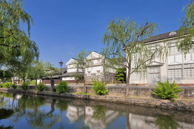 无人,家,横图,室外,白天,仰视,度假,河流,美景,树林,水,植物,城市风光,城市,道路,路,柳树,照明,日本,亚洲,阴影,波纹,反射,影子,房屋,屋子,河水,景观,水流,云,云朵,公寓,小路,灯光,交通,涟漪,云彩,娱乐,洋房,楼房,住宅,灯,树,树木,蓝色,绿色,白云,倒影,蓝天,水纹,天空,自然,灯具,落地灯,波浪,天,享受,休闲,景色,放松,生长,晴朗,成长,照亮,倒映,照明设备,东亚,本州,本州岛,日本国,水晕,中国地方,冈山,冈山县,反照,仓敷市,晴空,彩图,低角度拍摄,房子