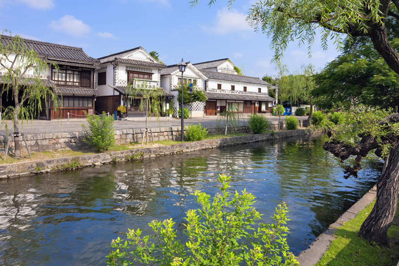 无人,家,横图,室外,白天,正面,度假,河流,美景,树林,水,植物,城市风光,城市,道路,路,柳树,照明,日本,亚洲,阴影,波纹,反射,影子,房屋,屋子,河水,景观,水流,云,云朵,公寓,小路,灯光,交通,涟漪,云彩,娱乐,洋房,楼房,住宅,灯,树,树木,蓝色,绿色,白云,倒影,蓝天,水纹,天空,自然,灯具,落地灯,波浪,天,享受,休闲,景色,放松,生长,晴朗,成长,照亮,倒映,照明设备,东亚,本州,本州岛,日本国,水晕,中国地方,冈山,冈山县,反照,仓敷市,晴空,彩图,房子