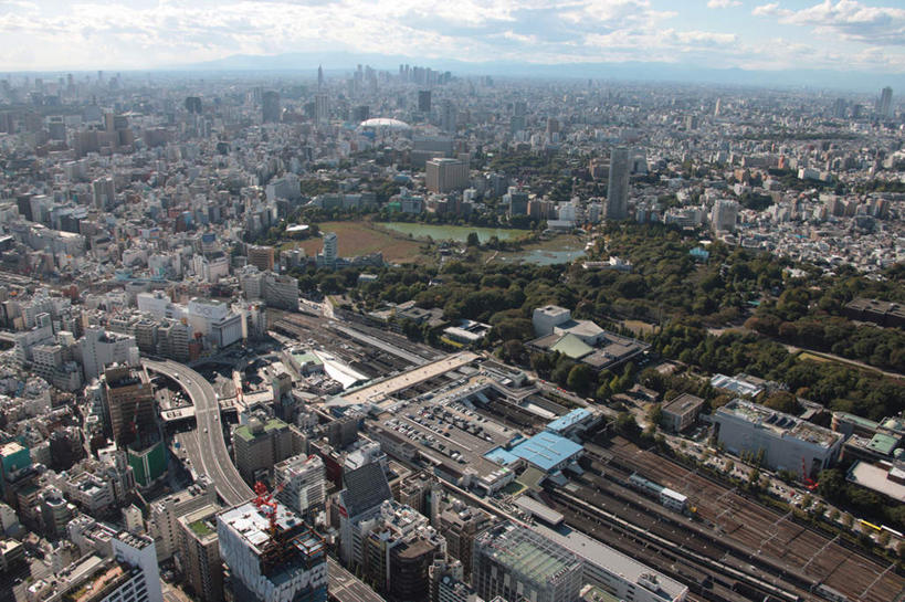 无人,公园,高楼大厦,横图,全景,俯视,航拍,室外,白天,度假,美景,树林,天际线,植物,城市风光,城市,大桥,大厦,道路,建筑,立交桥,摩天大楼,桥梁,铁路,公路,汽车,东京,日本,亚洲,阴影,光线,影子,景观,云,云朵,高架,建筑群,斜拉桥,桥,交通,云彩,娱乐,建设,车,树,树木,蓝色,绿色,白云,蓝天,天空,阳光,自然,交通工具,轿车,天,享受,休闲,景色,放松,生长,晴朗,成长,鸟瞰,载具,东亚,本州,关东地方,本州岛,日本国,东京都,县厅,东京市,东京上野公园,晴空,马路,彩图,高角度拍摄,大楼,高层建筑,高楼,摩天楼,上野公园