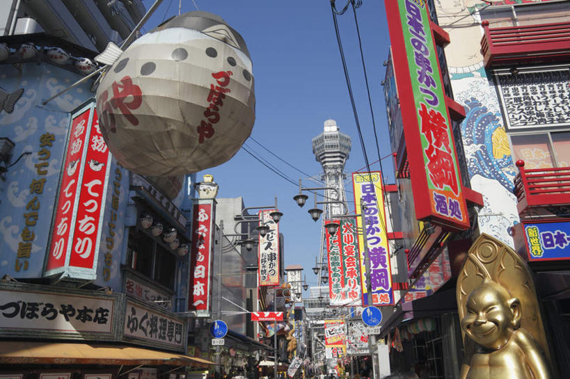 无人,家,横图,室外,白天,仰视,旅游,度假,美景,城市风光,城市,道路,建筑,路,路灯,公路,照明,日本,亚洲,阴影,电力,光线,日文,标志,电线,广告牌,文字,线,影子,字符,房屋,屋子,景观,公寓,灯光,电能,交通,线路,娱乐,标识,建设,洋房,楼房,住宅,灯,蓝色,蓝天,天空,天,享受,休闲,景色,放松,大阪,电,电源,电源线,照亮,照明设备,能量,东亚,本州,大阪府,本州岛,日本国,近畿地方,近畿,日语,通天阁,马路,彩图,低角度拍摄,房子