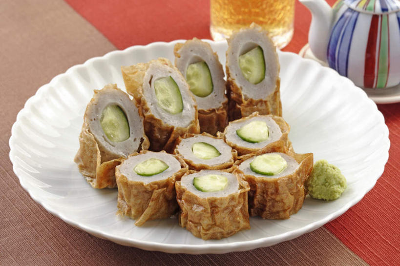 芥末,无人,横图,俯视,室内,特写,白天,烹饪,幸福,餐桌,茶,桌子,黄瓜,杯子,餐具,许多,切开,阴影,反射,布料,碟子,壶,盘,影子,料理,食品,布纹,娱乐,菜肴,美食,水壶,桌布,食物,排列,一个,红色,白色,盘子,餐巾,茶壶,水杯,碟,台布,碗,日式料理,切,享受,休闲,日式,温馨,放松,乐趣,佳肴,单个,餐台,提神,舒适,队列,醒脑,剖面,鱼竹轮,切面,山葵,鱼卷,泽山葵,溪山葵,芥子末,山嵛菜,芥辣粉,哇沙比,辣根,茶杯,进餐用具,烹调用具,青瓜,胡瓜,彩图,高角度拍摄