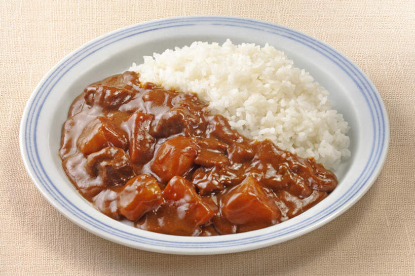 米饭,咖哩,无人,横图,俯视,室内,特写,白天,烹饪,餐桌,桌子,餐具,阴影,反射,碟子,盘,影子,陶瓷,调料,日本料理,料理,食品,陶瓷制品,饭,调味品,调味料,咖喱,菜肴,美食,食物,盘子,碟,日式料理,日式,摄影,佳肴,影棚,餐台,五谷,咖喱饭,彩图,高角度拍摄,影棚拍摄,拍摄