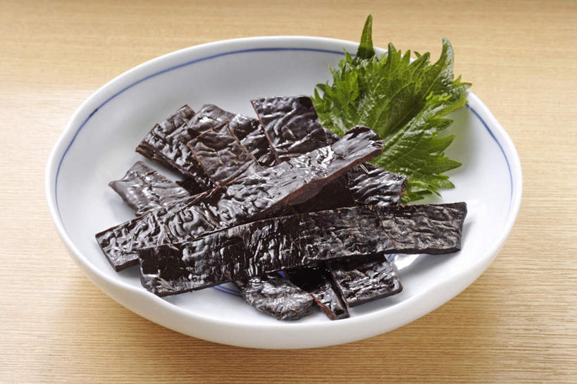 海鲜,无人,横图,俯视,室内,特写,白天,烹饪,餐桌,桌子,鲸鱼,餐具,叶子,许多,阴影,装饰,反射,鱼,碟子,盘,影子,日本料理,料理,食品,绿叶,深褐色,水产,菜肴,美食,鱼类,海洋生物,食物,一个,白色,盘子,碟,日式料理,日式,嫩叶,鲸,佳肴,单个,餐台,华丽,修饰,点缀,水生动物,海产品,水生物,鱼皮,海底动物,衬托,美观,雅致,雅观,叶,叶片,彩图,高角度拍摄