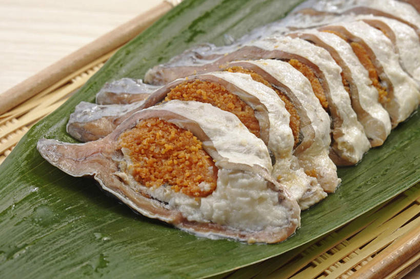 海鲜,米饭,寿司,无人,横图,俯视,室内,特写,白天,烹饪,餐桌,桌子,鲤鱼,叶子,一张,许多,阴影,装饰,反射,鱼,影子,竹盘,粽叶,日本料理,料理,食品,绿叶,饭,水产,菜肴,美食,鱼类,海洋生物,食物,排列,日式料理,日式,嫩叶,佳肴,餐台,华丽,修饰,点缀,五谷,水生动物,海产品,醋饭,水生物,发酵,海底动物,箬叶,芦苇叶,衬托,美观,雅致,雅观,四喜饭,叶,叶片,鲤子,鲤拐子,彩图,高角度拍摄