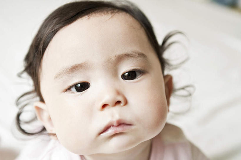 东方人,婴儿,儿童,脸,头,脸颊,一个人,坐,横图,俯视,室内,特写,白天,纯洁,床,卧室,亚洲,仅一个人,朦胧,模糊,床单,注视,黄种人,被子,肩膀,小孩,观察,看,可爱,单人床,活泼,观看,抿嘴,察看,被单,关注,宝宝,纯真,烂漫,无邪,伶俐,天真,亚洲人,孩子,头部,脸部,脸蛋,面部,抬头,仰头,坐着,半身,彩图,高角度拍摄,睡房,卧房