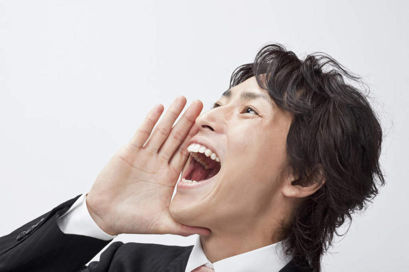 东方人,脸,头,脸颊,手,一个人,商务人士,商务男性,站,横图,室内,特写,白天,白色背景,侧面,衬衫,亚洲,仅一个男性,仅一个人,套装,棕色,注视,黄种人,喇叭,肩膀,仅一个年轻男性,观察,看,站着,张嘴,手部,遮,遮掩,摄影,影棚,观看,单手,察看,掩盖,遮挡,关注,商务装,张大嘴巴,工薪阶层,叫喊,遮盖,掩饰,男人,男性,年轻男性,亚洲人,头部,卷发,脸部,脸蛋,面部,白领,上班族,张开嘴,站立,半身,彩图,影棚拍摄,衬衣,拍摄